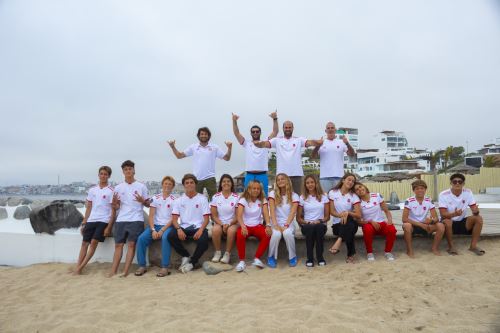 Selección peruana de surf que participará en el  Mundial Junior de Surf ISA 2025