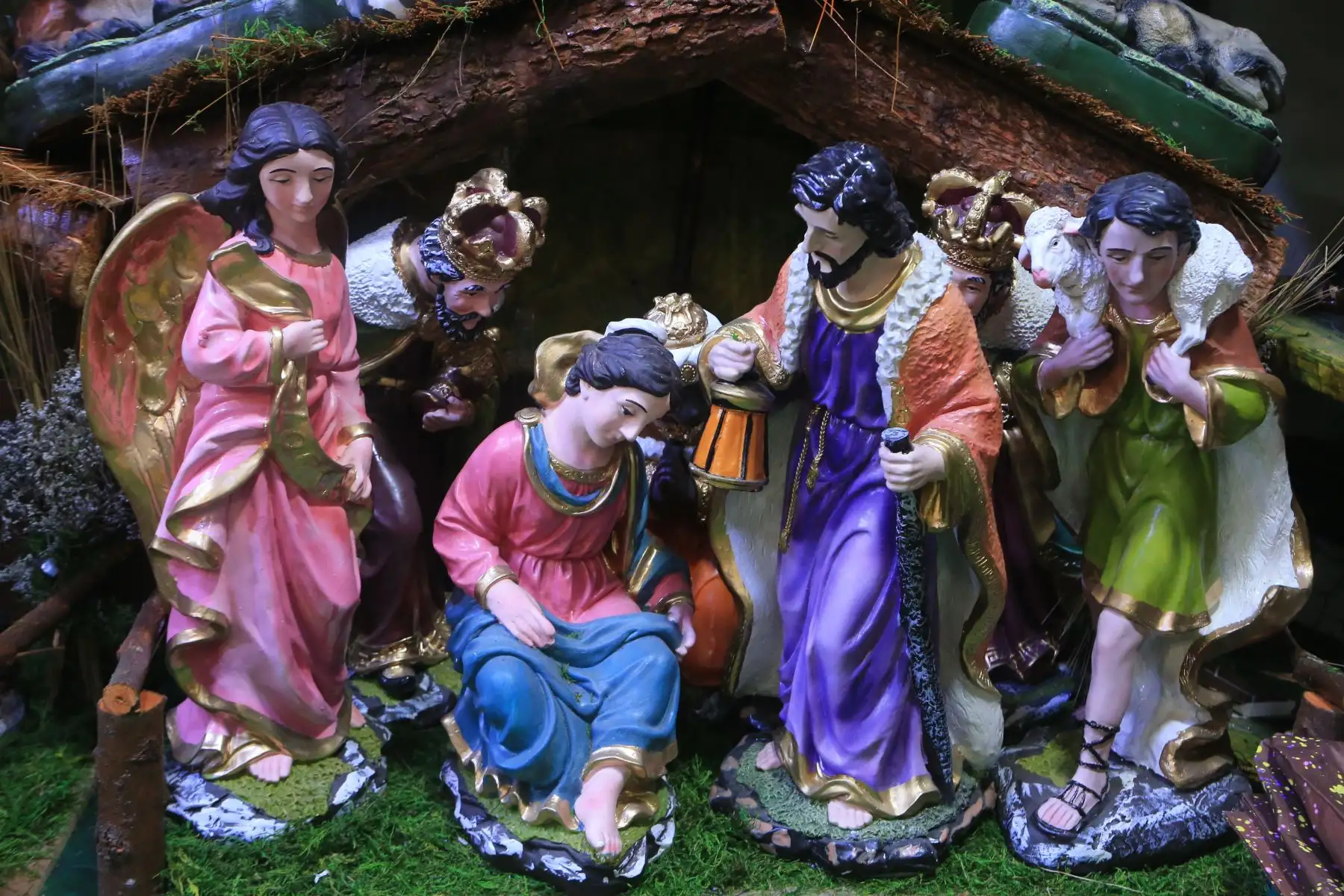 A pocas semanas de celebrarse la Navidad 2025 en el Perú, la venta de los tradicionales nacimientos aumenta en diversos puestos comerciales del emporio de Mesa Redonda, en el Cercado de Lima, a inicios del mes de diciembre. FOTO: ANDINA/Héctor Vinces