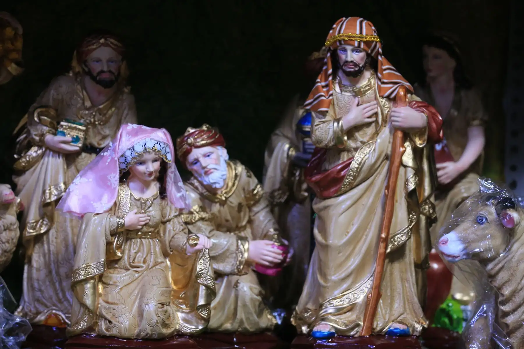 A pocas semanas de celebrarse la Navidad 2025 en el Perú, la venta de los tradicionales nacimientos aumenta en diversos puestos comerciales del emporio de Mesa Redonda, en el Cercado de Lima, a inicios del mes de diciembre. FOTO: ANDINA/Héctor Vinces