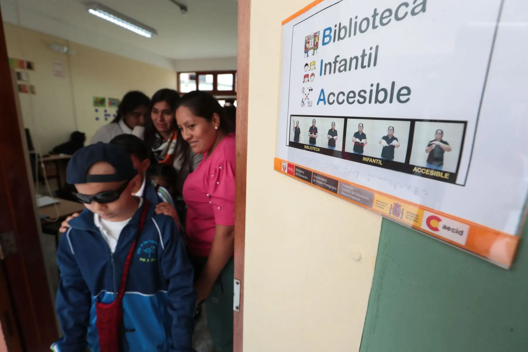 El CENAREBE es un centro especializado para la atención a la diversidad (discapacidad, talento y superdotación) a través de la producción de material adaptado, capacitación, investigación y sensibilización.
Fotos: ANDINA/Verónica Calderón Zúñiga