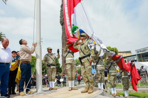 Presidente José Jerí participó en el izamiento del Pabellón Nacional en Tacna