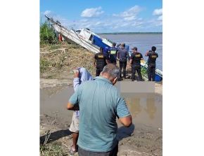 Esta tarde se recuperó una de las embarcaciones hundidas en el río Ucayali tras el accidente registrado en la madrugada del lunes 1 de diciembre. Se trata del bote Oriente que no llevaba pasajeros.