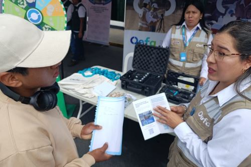 Personal del OEFA mostró a la ciudadanía los servicios de la institución en Tacna. Foto: ANDINA/Difusión.