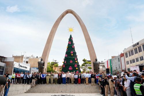 La titular del Ministerio de Comercio Exterior y Turismo (Mincetur), Teresa Mera arribó a la región Tacna acompañando al presidente de la República, José Jerí, en una jornada que reunió a ministros de Estado, autoridades regionales y locales. ANDINA/Difusión