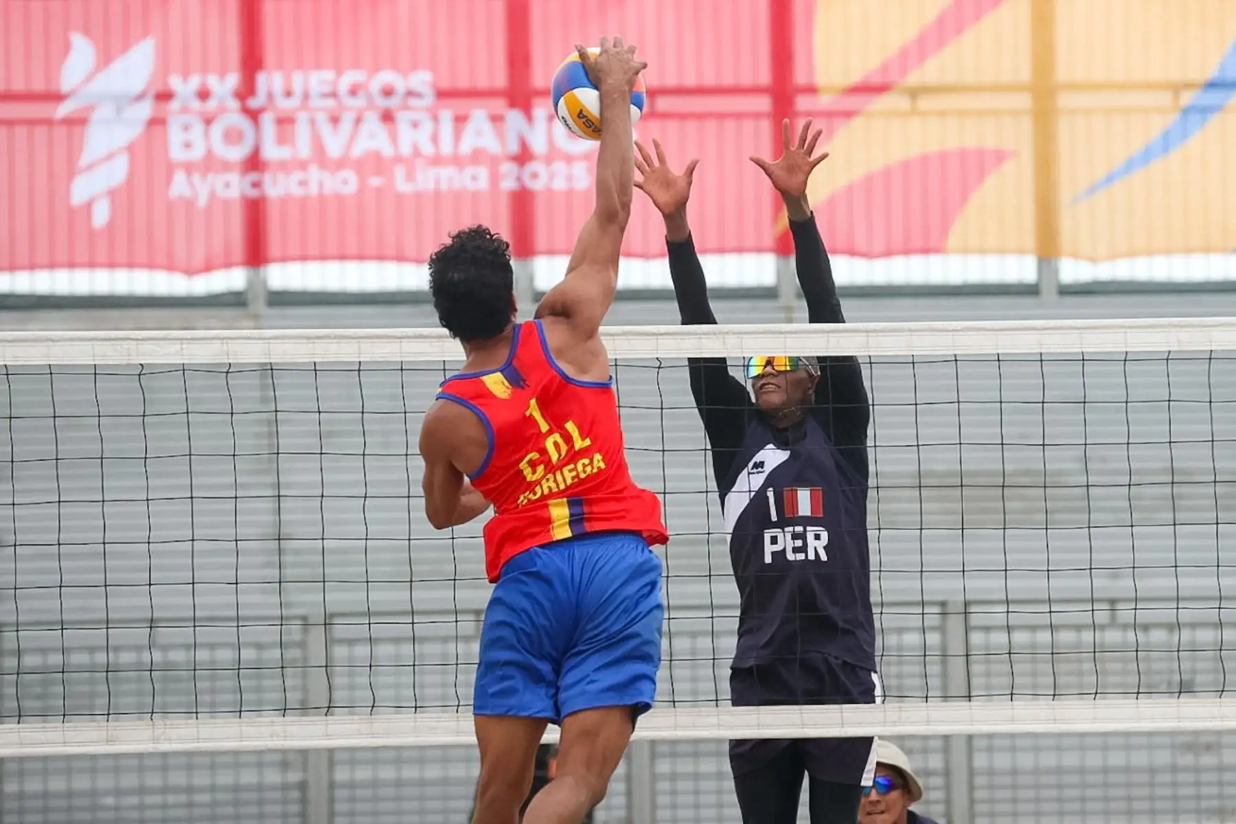 Selección peruana de vóley playa masculina se enfrenta Colombia en los Juegos Bolivarianos 2025.  Foto: ANDINA/Juan Carlos Guzmán