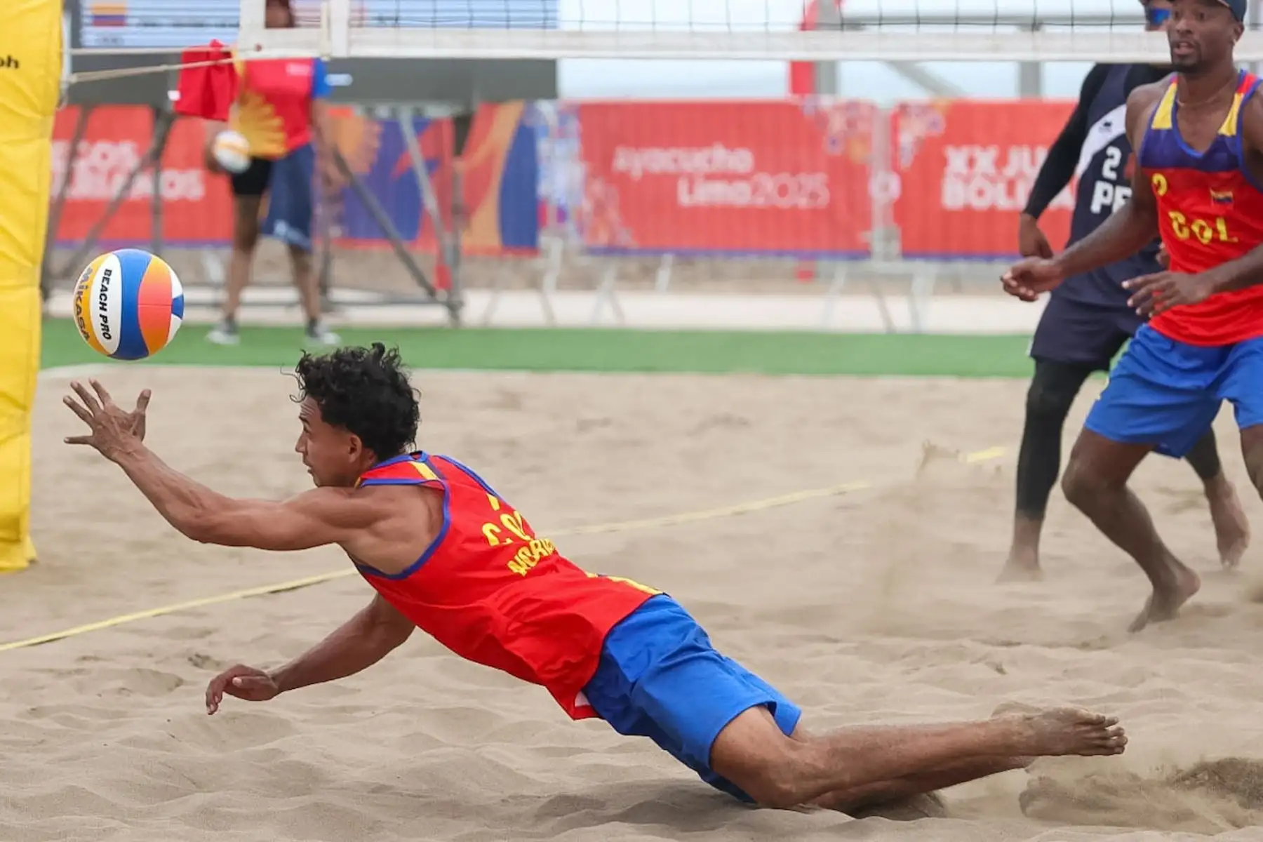 Selección peruana de vóley playa masculina se enfrenta Colombia en los Juegos Bolivarianos 2025.  Foto: ANDINA/Juan Carlos Guzmán