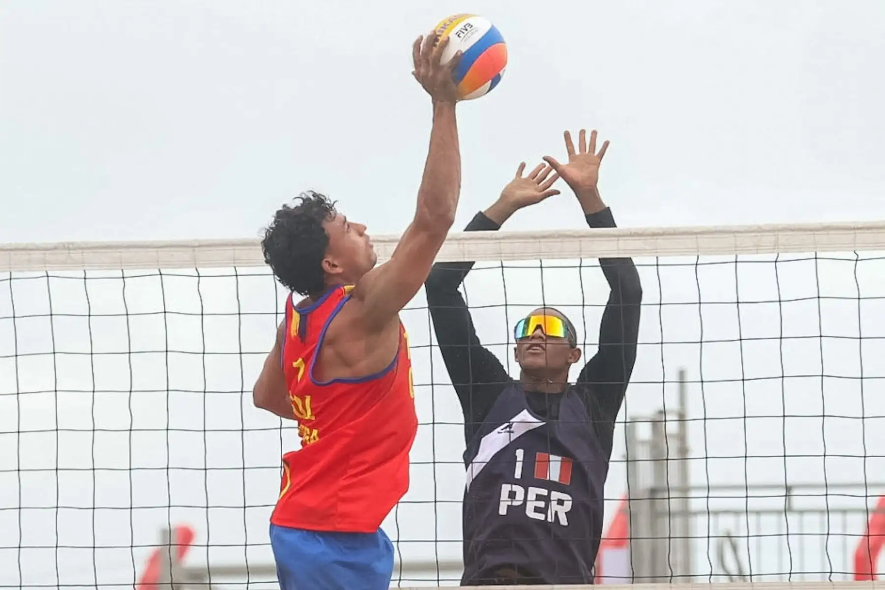 Selección peruana de vóley playa masculina se enfrenta Colombia en los Juegos Bolivarianos 2025.  Foto: ANDINA/Juan Carlos Guzmán