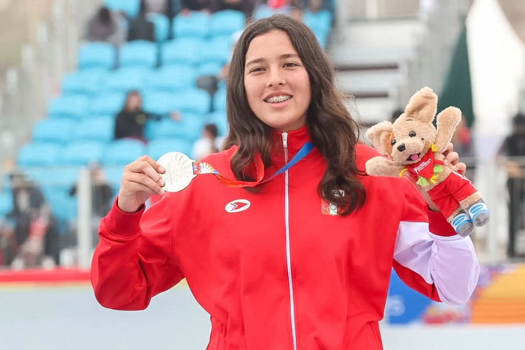 Skaters peruanos Raphael Scheelje y  Domenica Ríos, obtuvieron la medalla de plata en la modalidad park de los Juegos Bolivarianos Lima Ayacucho 2025. Foto: ANDINA/Juan Carlos Guzmán