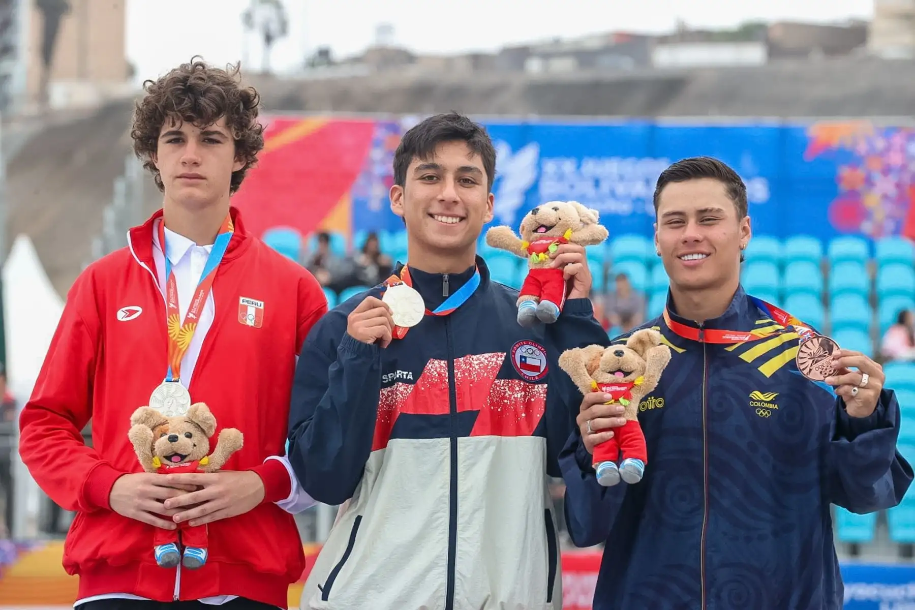 Skaters peruanos Raphael Scheelje y  Domenica Ríos, obtuvieron la medalla de plata en la modalidad park de los Juegos Bolivarianos Lima Ayacucho 2025. Foto: ANDINA/Juan Carlos Guzmán
