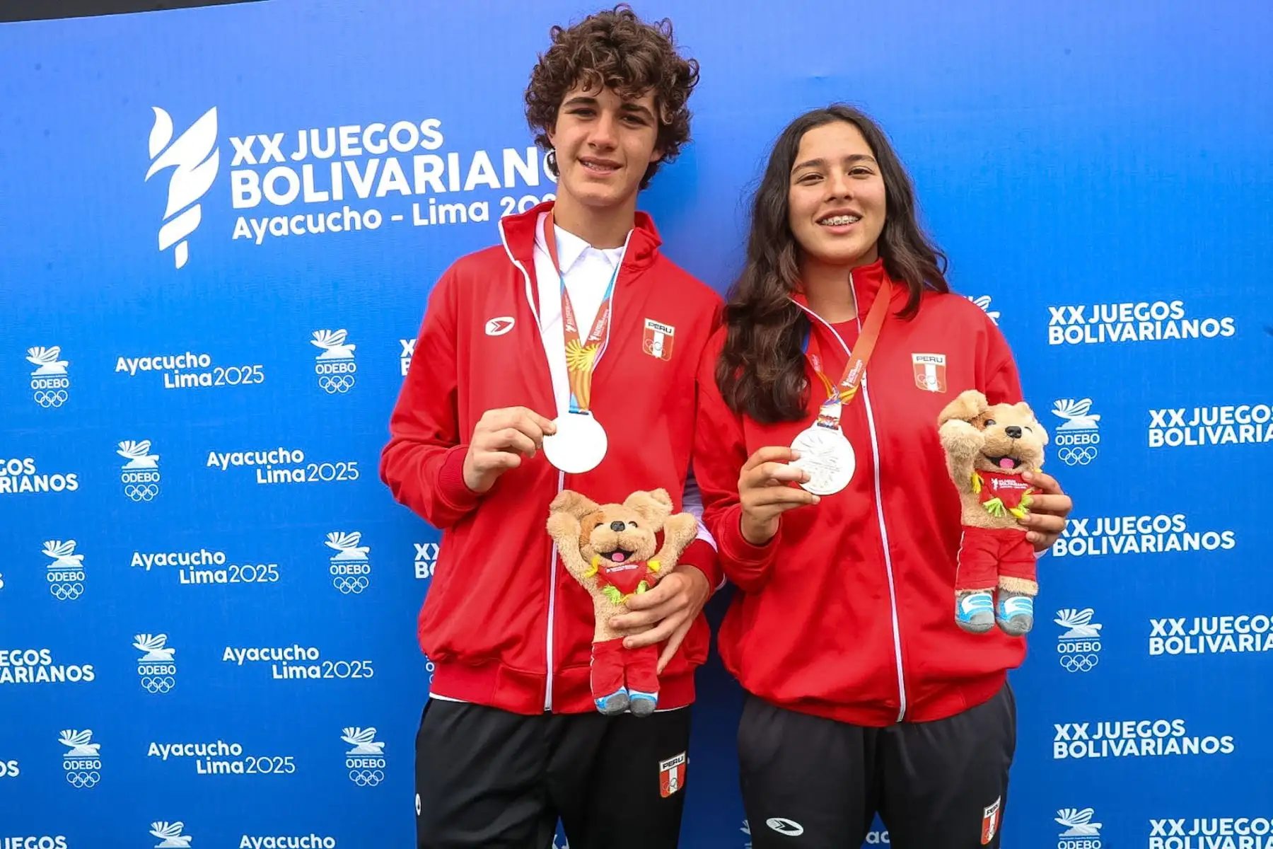 Skaters peruanos Raphael Scheelje y  Domenica Ríos, obtuvieron la medalla de plata en la modalidad park de los Juegos Bolivarianos Lima Ayacucho 2025. Foto: ANDINA/Juan Carlos Guzmán