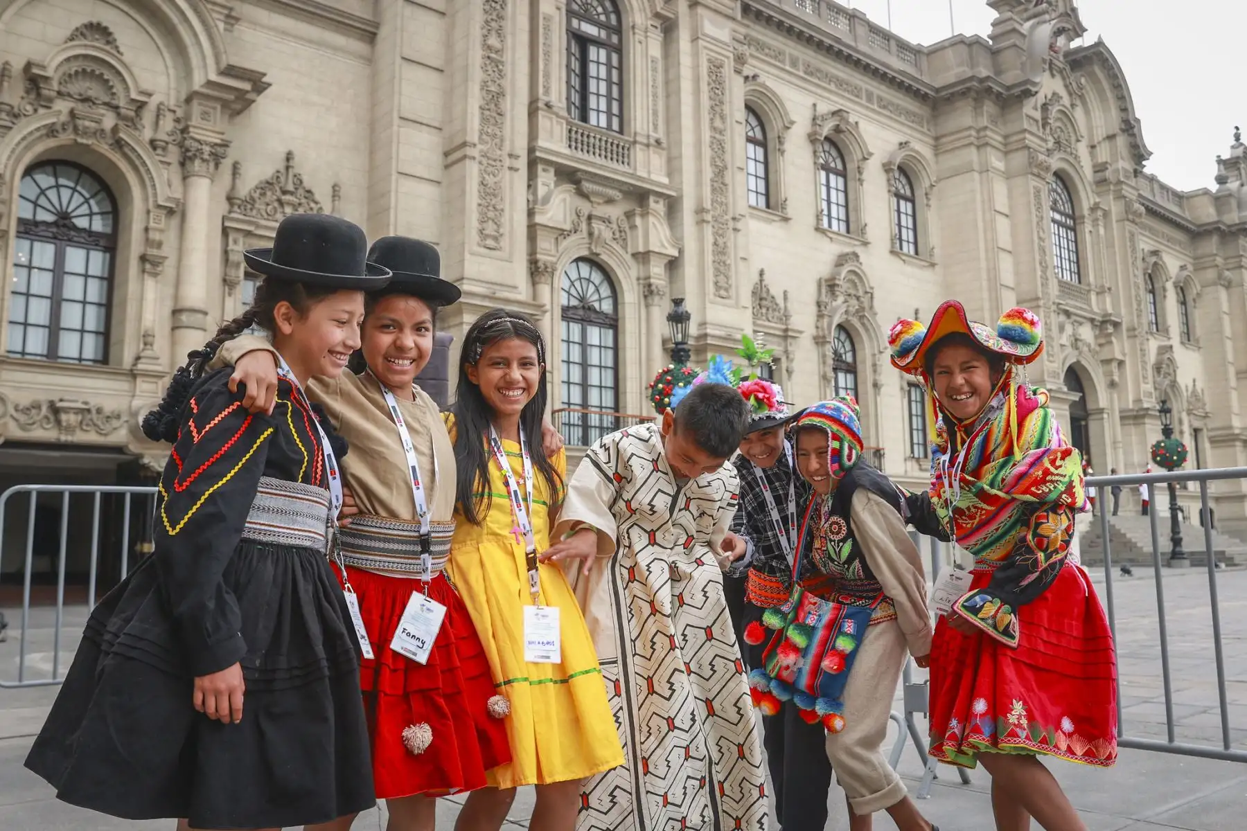 El presidente José Jerí recibió a estudiantes de pueblos originarios que participan en el encuentro cultural Tinkuy 2025. Foto: ANDINA/Prensa Presidencia