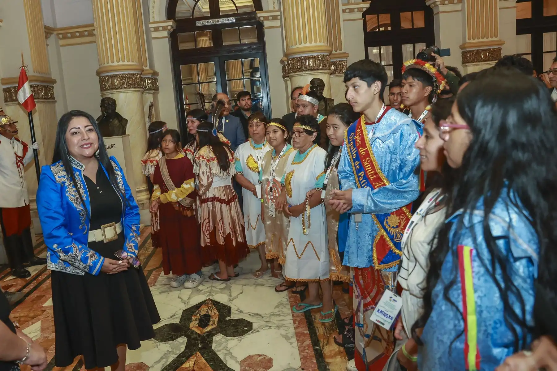 El presidente José Jerí recibió a estudiantes de pueblos originarios que participan en el encuentro cultural Tinkuy 2025. Foto: ANDINA/Prensa Presidencia