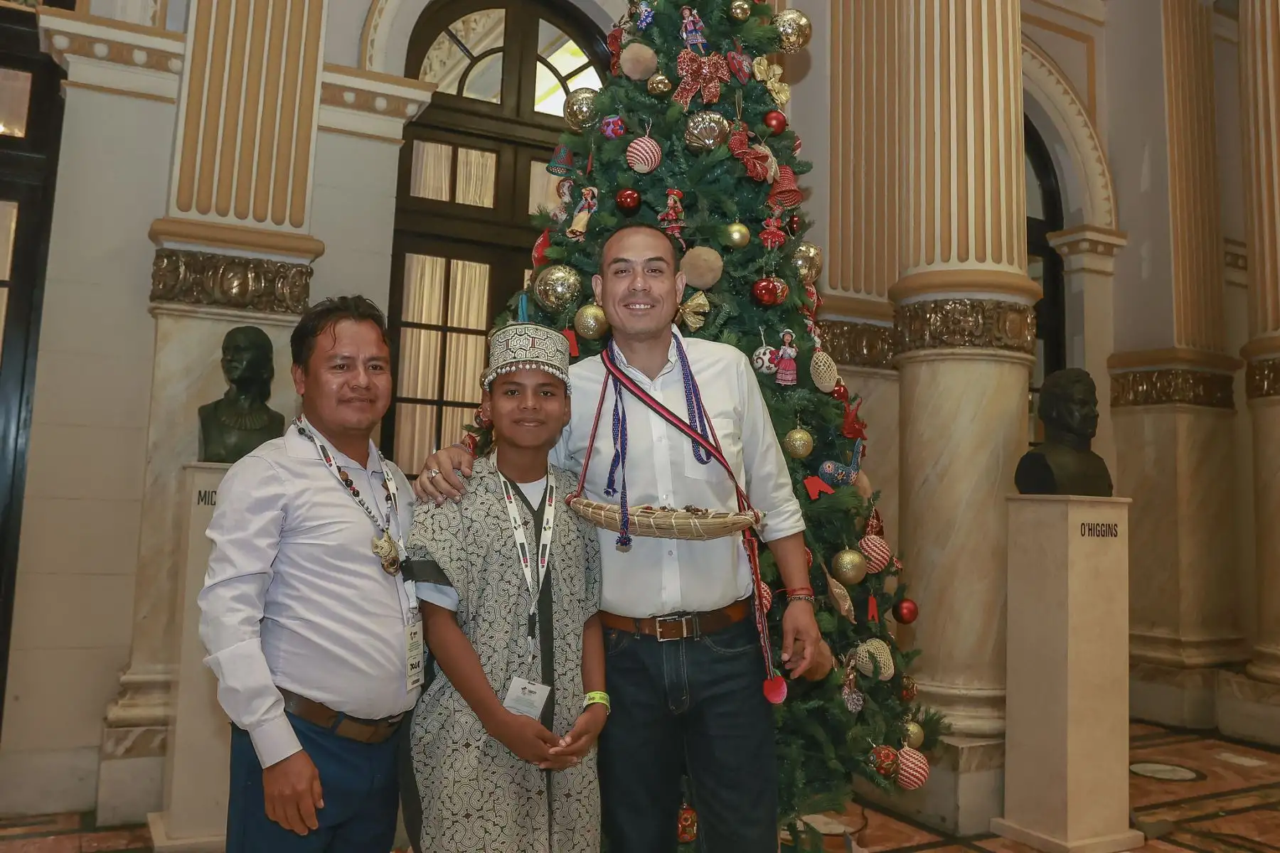 El presidente José Jerí recibió a estudiantes de pueblos originarios que participan en el encuentro cultural Tinkuy 2025. Foto: ANDINA/Prensa Presidencia