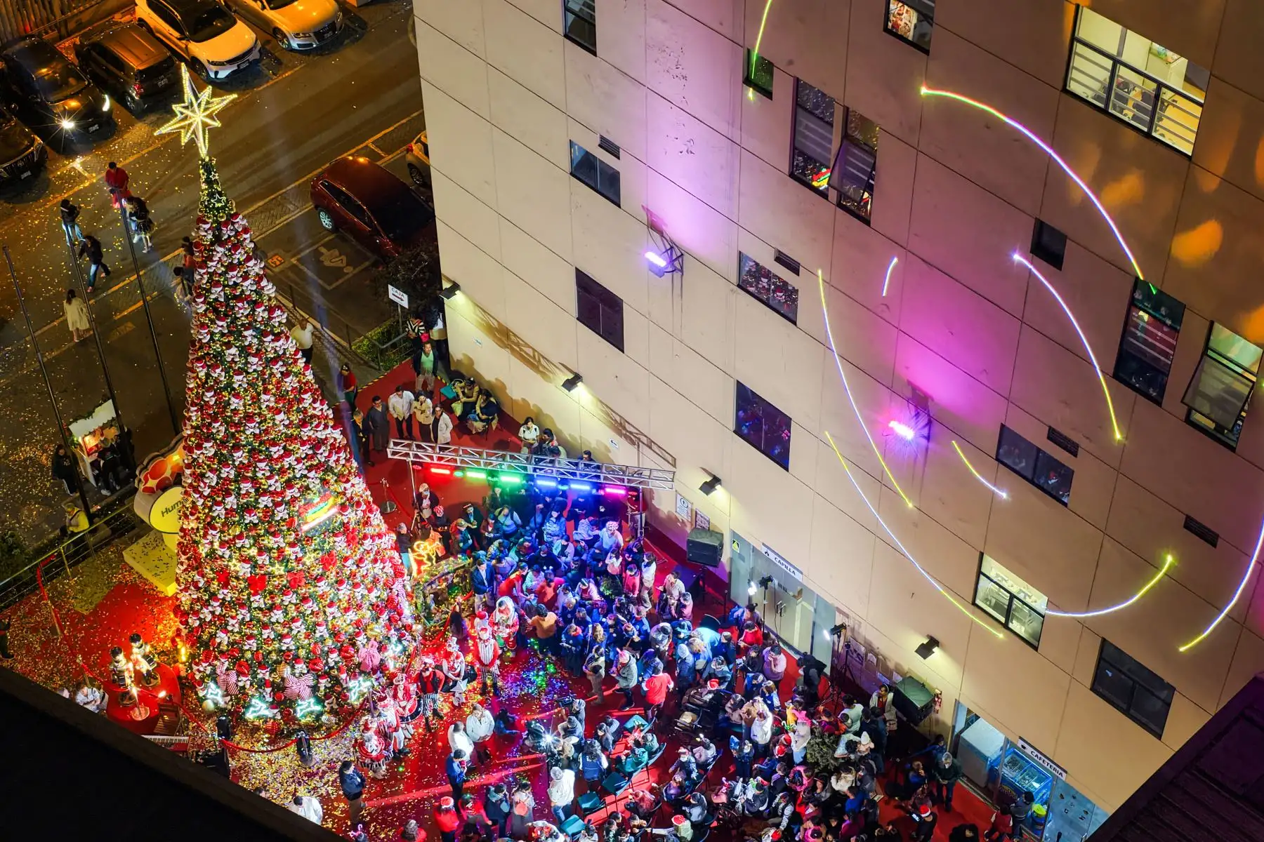 El Instituto Nacional de Salud del Niño - San Borja realizó el encendido del Árbol Navideño 2025 en el marco de la campaña "Navidad Tiempo de Sanar: con vocación y esperanza", con una masiva participación de sus pacientes y padres de familia. Foto: ANDINA/Ricardo Cuba