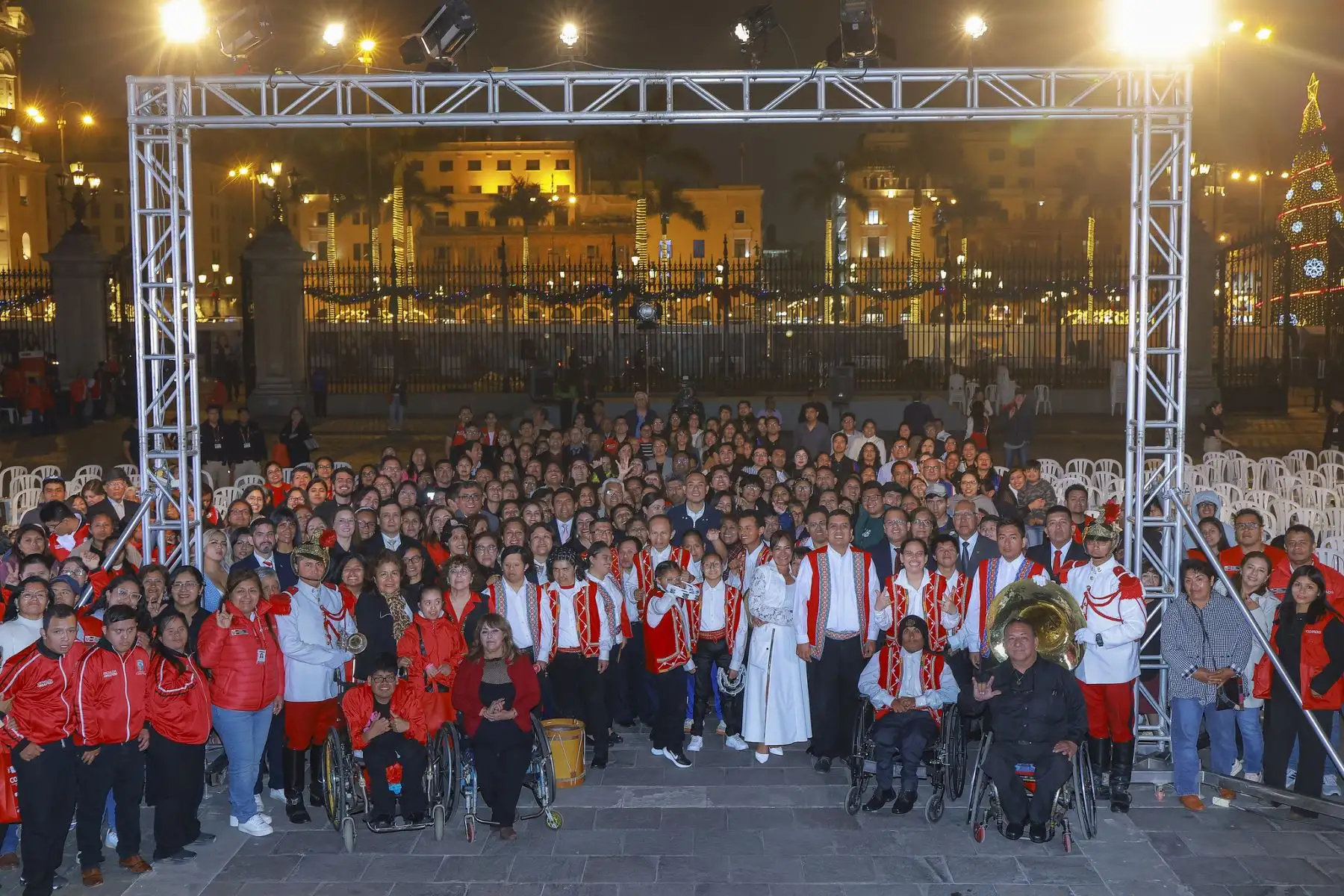 El presidente de la República, José Jerí, junto a ministros de Estado y beneficiarios del Conadis, participaron en una actividad oficial en Palacio de Gobierno denominada “Magia de inclusión - Transformando vidas y uniendo corazones", el jueves 4 de diciembre de 2025, conmemorando el Día de la Persona con Discapacidad. Foto: ANDINA/Presidencia