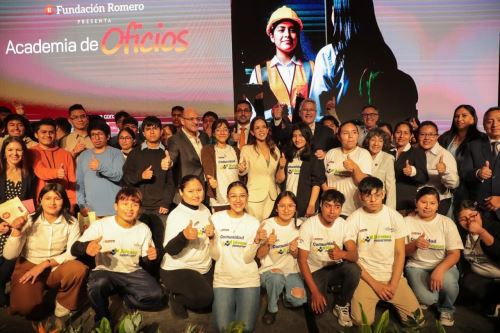 Jóvenes podrán acceder a capacitación gratuita en la plataforma Academia de Oficios, impulsada por el MTPE, la Fundación Romero y la universidad UPC. Foto: Cortesía.