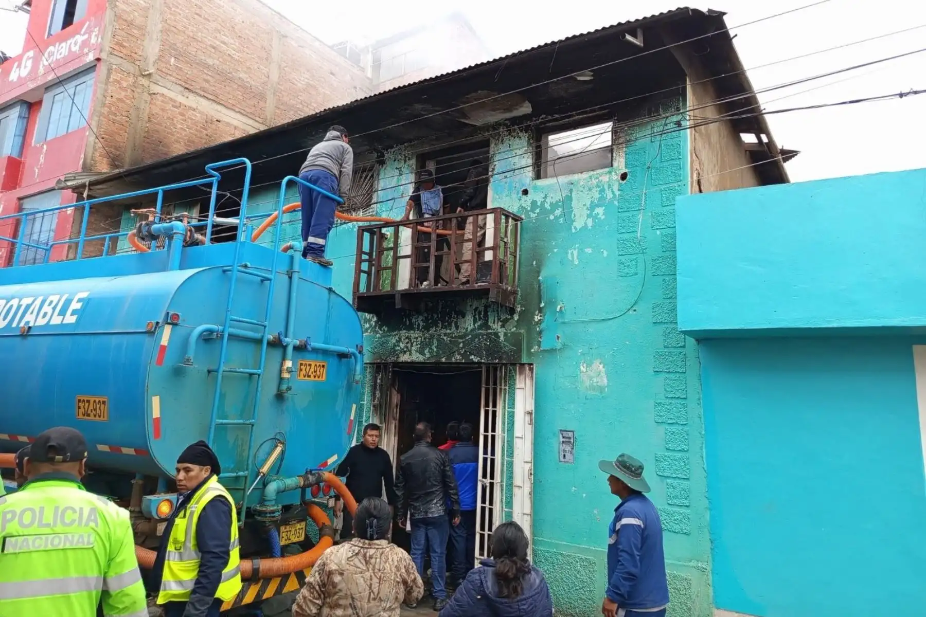 Las autoridades advirtieron que el local no contaba con las medidas de seguridad necesarias, como extintores operativos o salidas de emergencia visibles. Este hecho reabre el debate sobre la fiscalización de establecimientos públicos en la región. Foto: ANDINA/Difusión