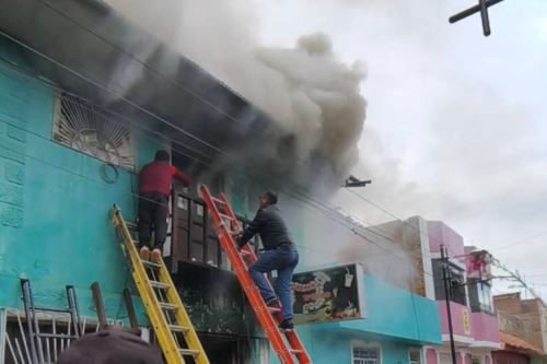 10 fallecidos dejó incendio en karaoke bar de la ciudad de Huancané en Puno