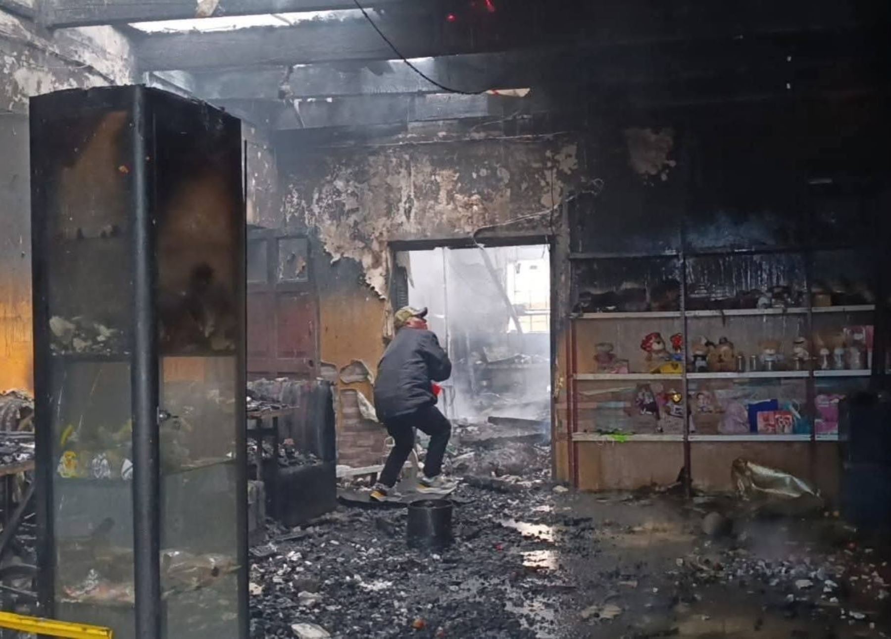 Diez personas fallecidas y tres heridas de gravedad deja un incendio registrado en un karake bar ubicado en la ciudad de Huancané, región Puno.