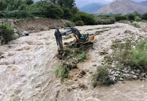 Ministerio de Vivienda destacó la ejecución de trabajos de limpieza de más de 100 km de zonas ribereñas vulnerables de La Libertad y Lambayeque como medida de prevención ante la temporada de lluvias. ANDINA/Difusión