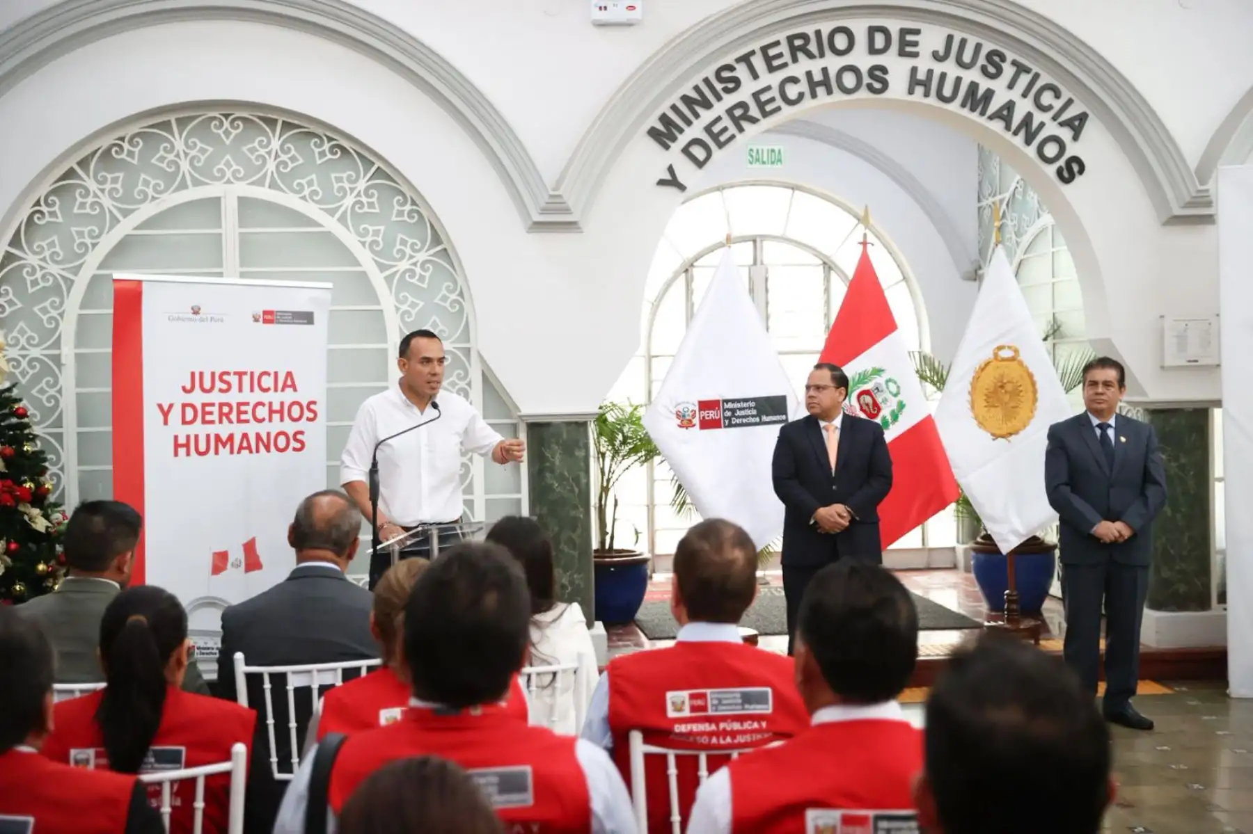 El presidente José Jerí presenció la suscripción del convenio interinstitucional
entre el Ministerio de Justicia y Derechos Humanos y el Ministerio Público.
Foto: ANDINA/Juan Carlos Guzmán