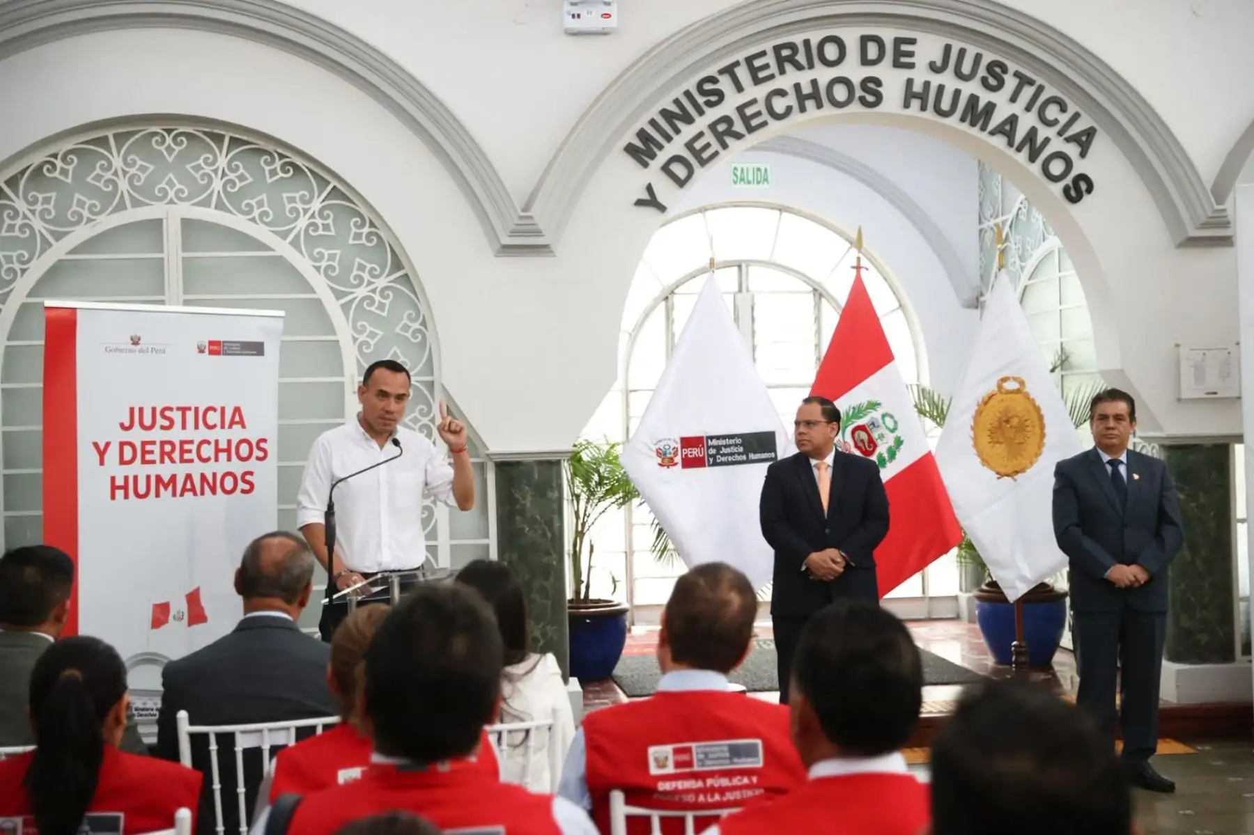 El presidente José Jerí presenció la suscripción del convenio interinstitucional
entre el Ministerio de Justicia y Derechos Humanos y el Ministerio Público.
Foto: ANDINA/Juan Carlos Guzmán