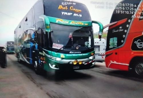 El tránsito vehicular en la carretera Panamericana Sur, a la altura de los sectores de Ocoña y Chala, en Arequipa, se normalizó esta mañana luego que piquetes de mineros informales e ilegales levantaran el bloqueo en la citada vía. ANDINA/Difusión