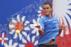 Desde el estadio del Club Lawn Tennis de Jesús Maria, se disputó la semifinal de tenis categoría individuales masculina de los XX Juegos Bolivarianos Ayacucho - Lima 2025, en la que el peruano Juan Varillas derrotó el chileno Benjamín Torrealba el viernes 5 de diciembre, pasando así a la final de la competencia. Foto: ANDINA/Daniel Bracamonte