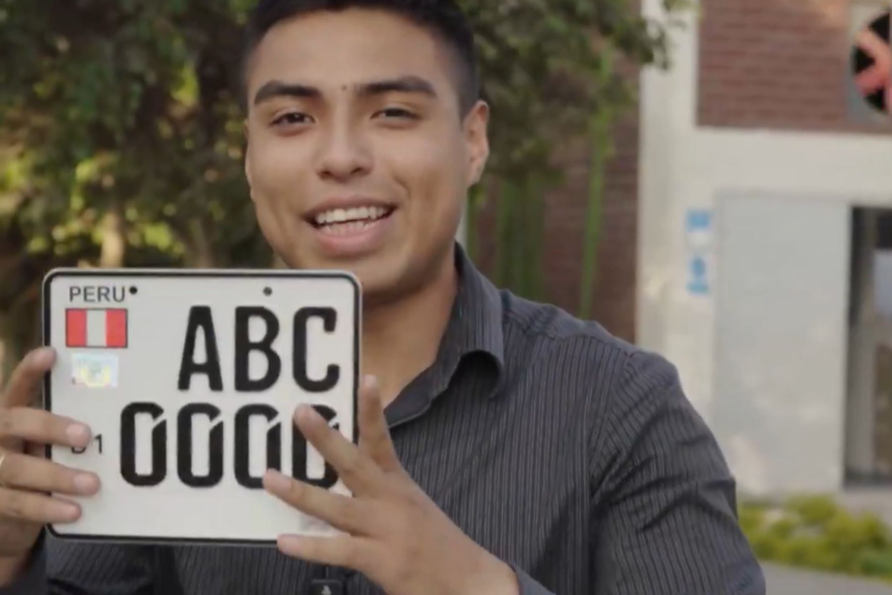 Nuevas placas para motocicletas: exigen que emisión cueste igual o menos  que las actuales