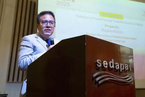 El presidente del directorio, Obando Concha, reafirmó el compromiso de consolidar una gestión eficiente con enfoque de modernización y con un trabajo articulado para responder a los desafíos del sector agua y saneamiento.ANDINA/Difusión