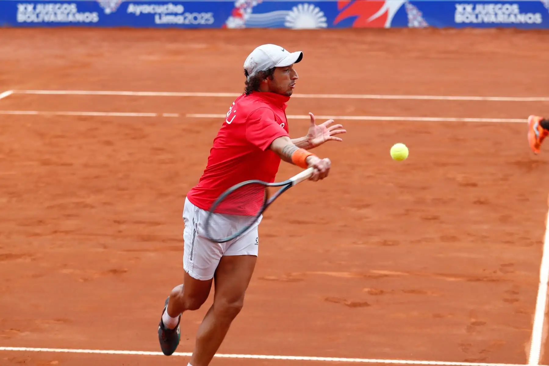 En un reñido encuentro, los peruanos Juan Pablo Varillas y Arklon Huertas del Pino perdieron por mínima diferencia ante los colombianos Alejandro Arcila y Juan Gómez en la final de tenis categoría dobles masculina de los XX Juegos Bolivarianos Ayacucho - Lima 2025, desde el estadio del Club Lawn Tennis de Jesús Maria el viernes 5 de diciembre. Foto: ANDINA/Daniel Bracamonte