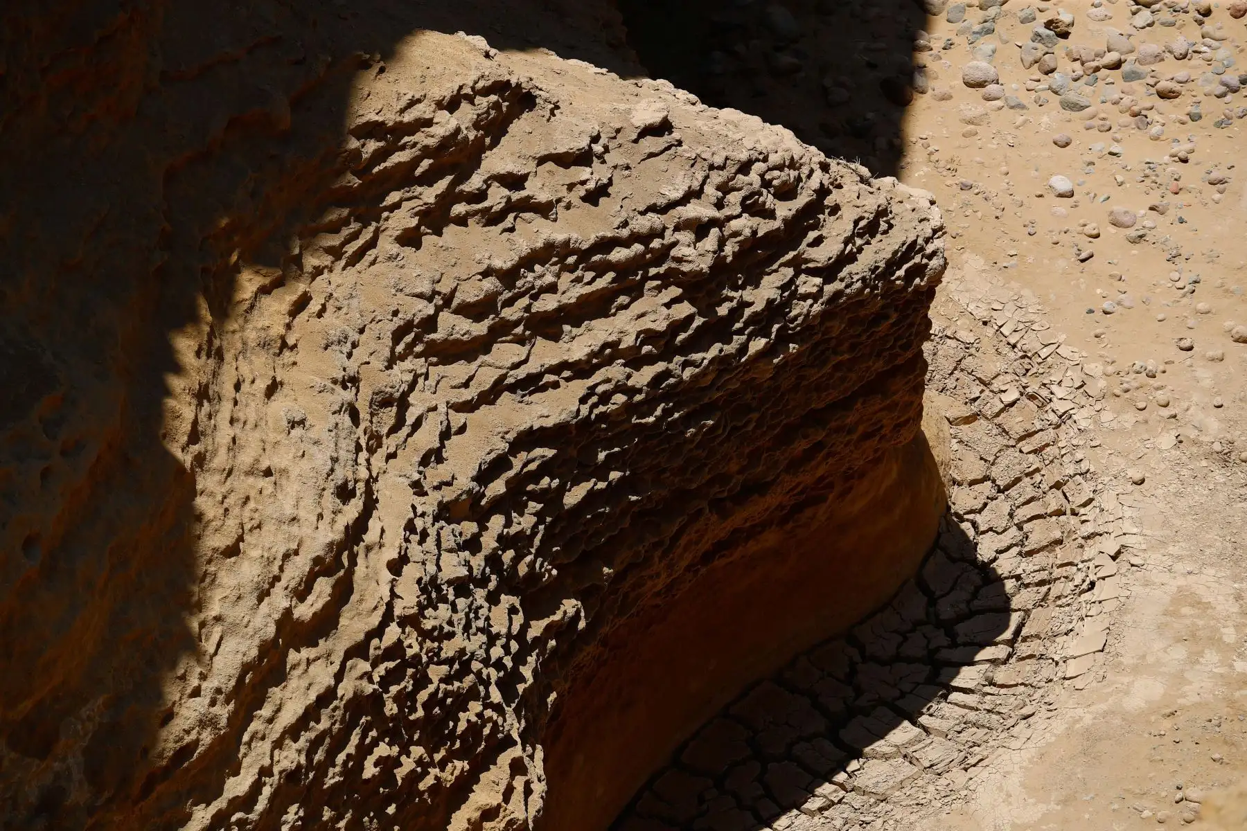 El Cañón de los Perdidos de Ica tiene una extensión aproximada de 5 km y una profundidad de entre 200 a 300 metros. Cuenta con 4 niveles, en los cuales se pueden observar diversas formaciones geológicas producto de la erosión de millones de años de antigüedad. Foto: ANDINA/Daniel Bracamonte