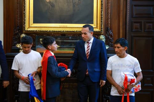 Presidente Jerí recibe a Clíver Huamán, 