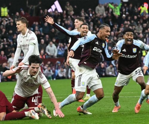 Aston Villa derrotó en los descuento al Arsenal en la Premier League