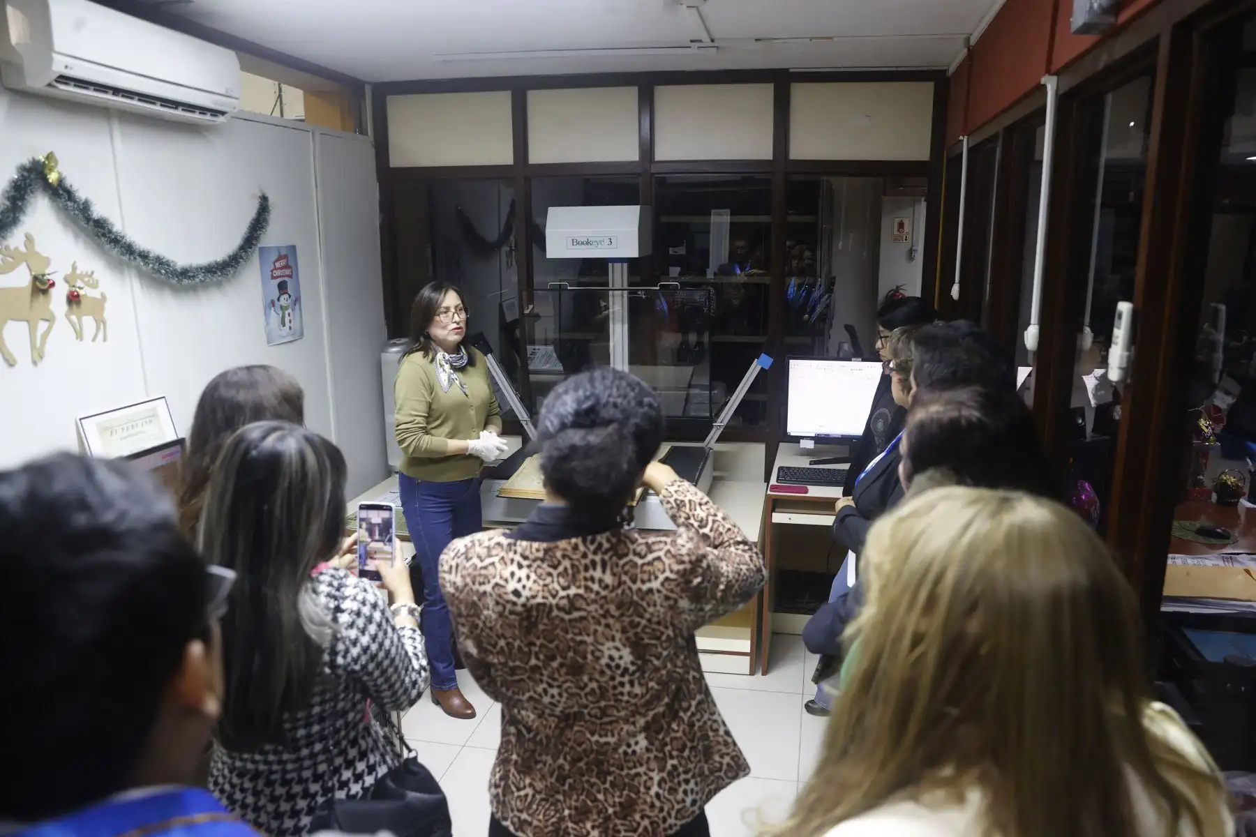 Karola Ysabel Lara Manchego decana nacional del colegio de periodista del Perú. Visita de miembros del Colegio de Periodistas del Perú a Editora. Foto: ANDINA/Vidal Tarqui