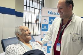 Oswaldo ‘Cachito’ Ramírez supera seria lesión a la cadera con compleja cirugía en el Hospital Almenara de EsSalud . Foto: Difusión