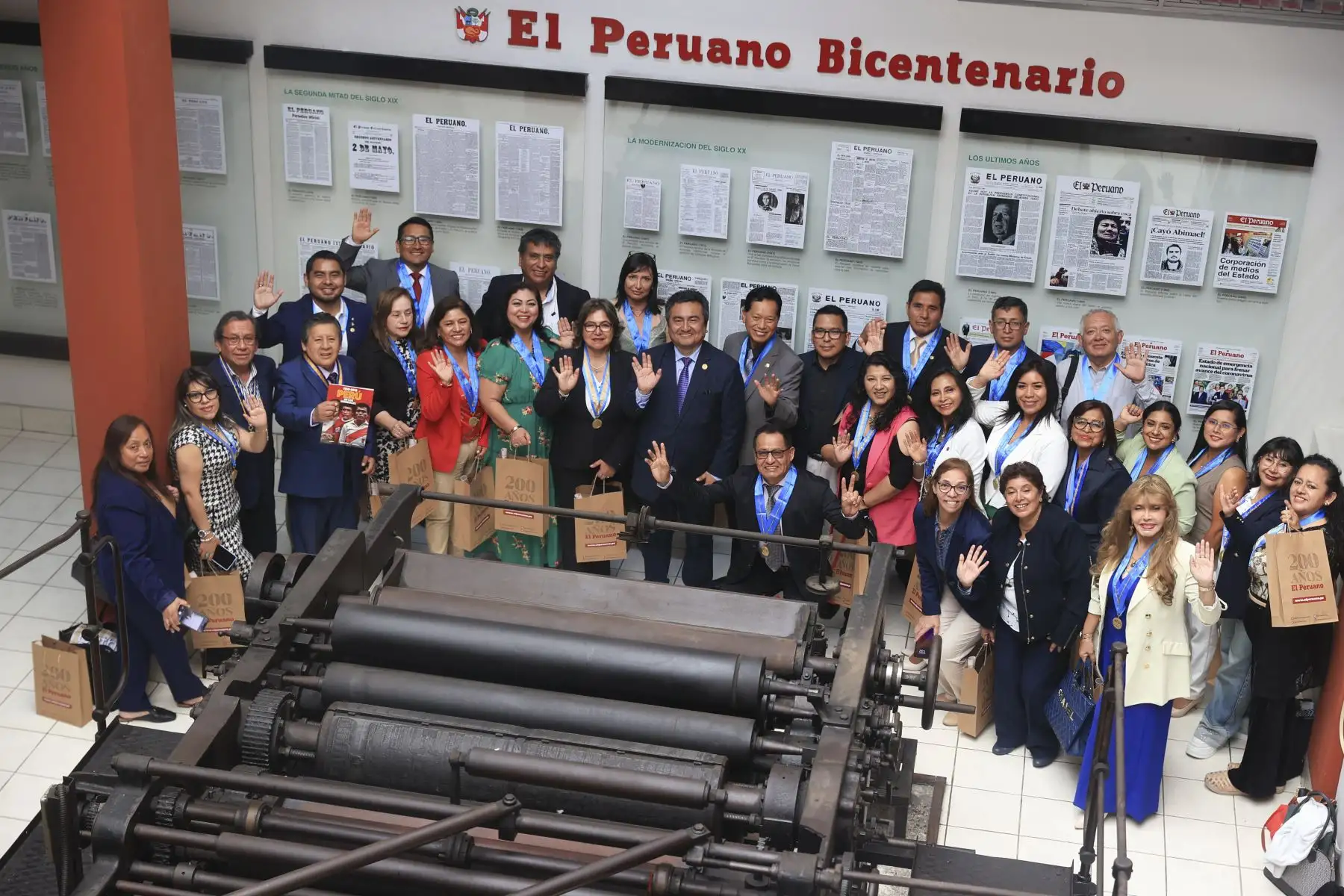 Miembros del Consejo Directivo Nacional del Colegio de Periodistas del Perú, visitan las instalaciones de Editora Perú y son recibidos por el director del Diario Oficial El Peruano y la Agencia Andina, Félix Paz. Foto: ANDINA/Jhonel Rodríguez Robles