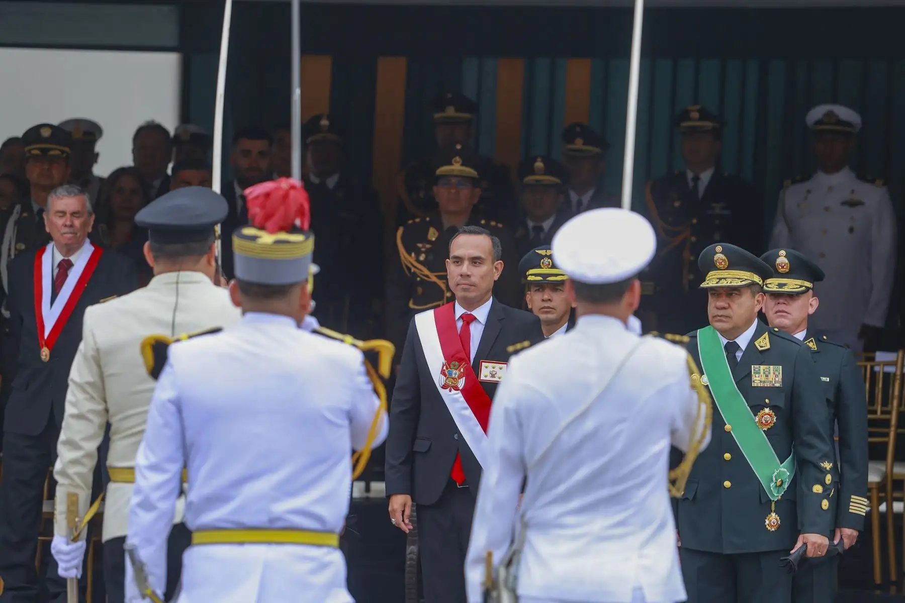 Presidente José Jerí lidera la ceremonia por el 37° aniversario de la creación de la Policía Nacional del Perú (PNP).
Esta actividad se desarrolla en la Escuela Nacional de Formación Profesional Policial, Alipio Ponce Vásquez, ubicada en el distrito de Puente Piedra.
Foto: ANDINA/Prensa Presidencia