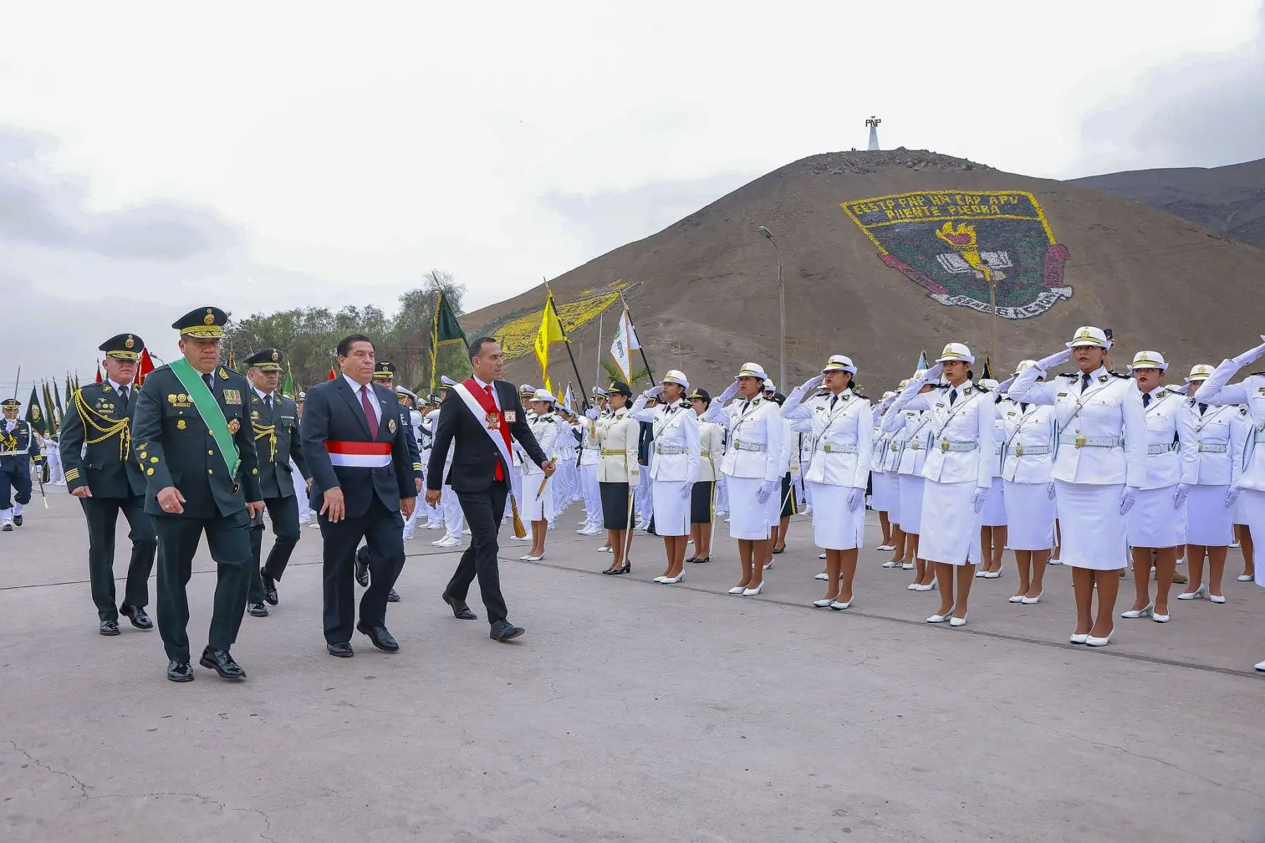 Presidente José Jerí lidera la ceremonia por el 37° aniversario de la creación de la Policía Nacional del Perú (PNP).
Esta actividad se desarrolla en la Escuela Nacional de Formación Profesional Policial, Alipio Ponce Vásquez, ubicada en el distrito de Puente Piedra.
Foto: ANDINA/Prensa Presidencia