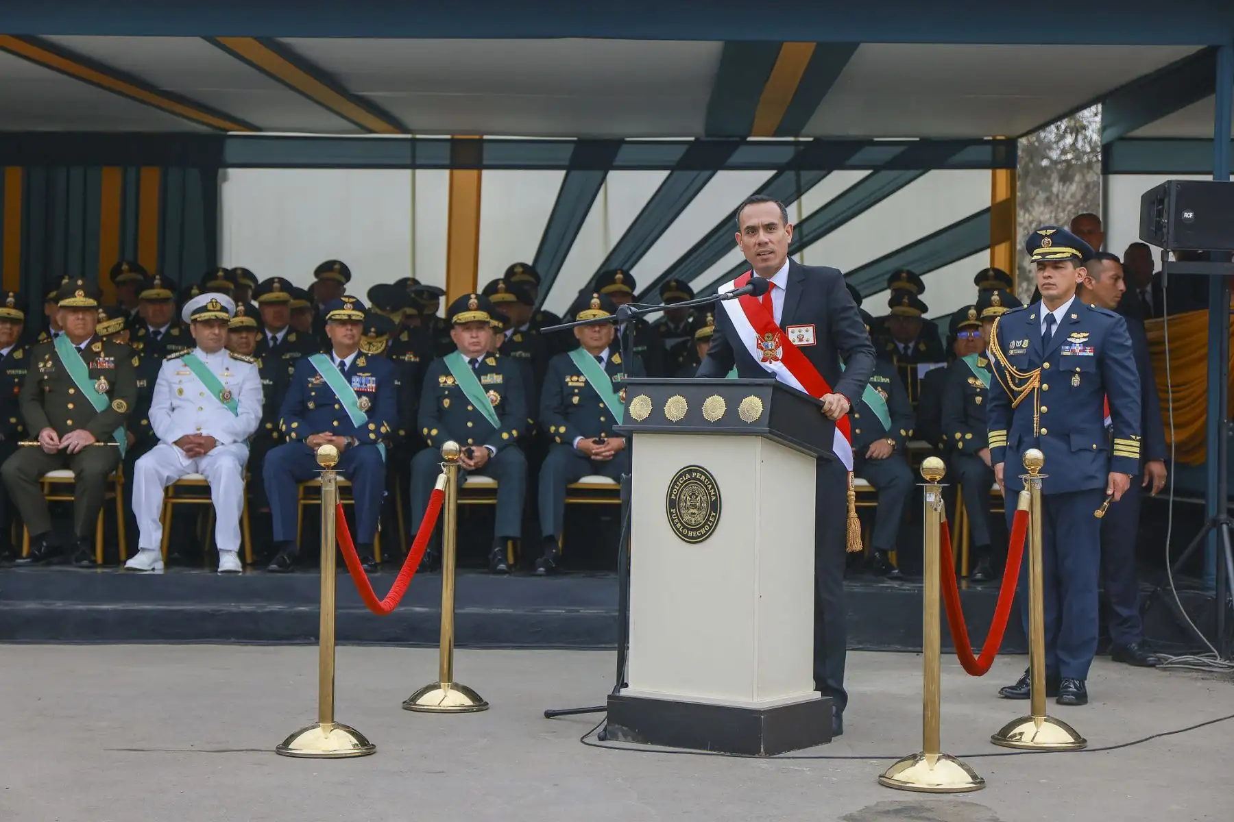 Presidente José Jerí lidera la ceremonia por el 37° aniversario de la creación de la Policía Nacional del Perú (PNP).
Esta actividad se desarrolla en la Escuela Nacional de Formación Profesional Policial, Alipio Ponce Vásquez, ubicada en el distrito de Puente Piedra.
Foto: ANDINA/Prensa Presidencia
