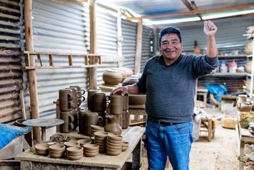 Recientemente Don Mario recibió la visita del presidente de la República, José Jerí, quien comprobó su habilidad como uno de los maestros alfareros más ágiles de la región Áncash.