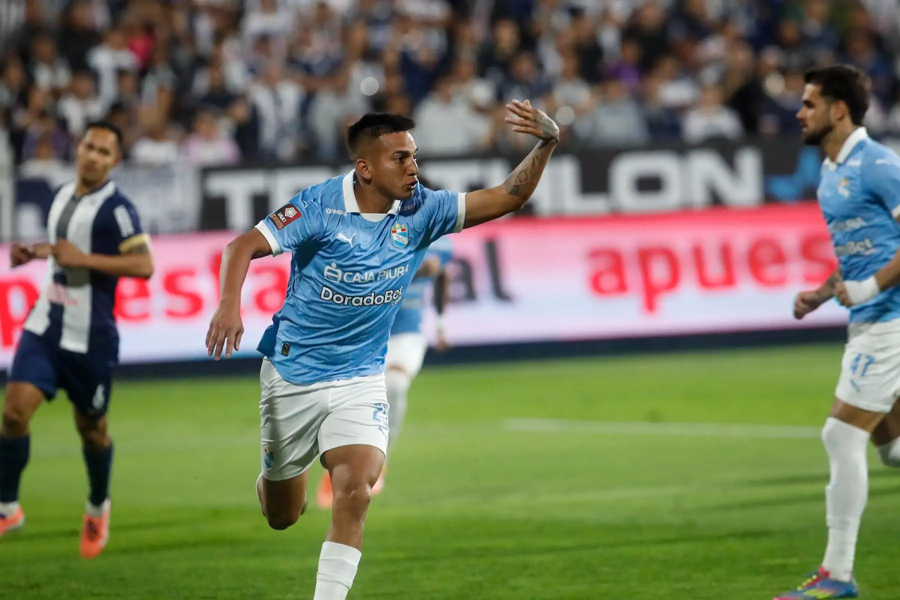 Alianza Lima juega ante Sporting Cristal en partido de vuelta de los playoffs de la Liga1 en el estadio Alejandro Villanueva de La Victoria.


Foto: ANDINA/ Eddy Ramos