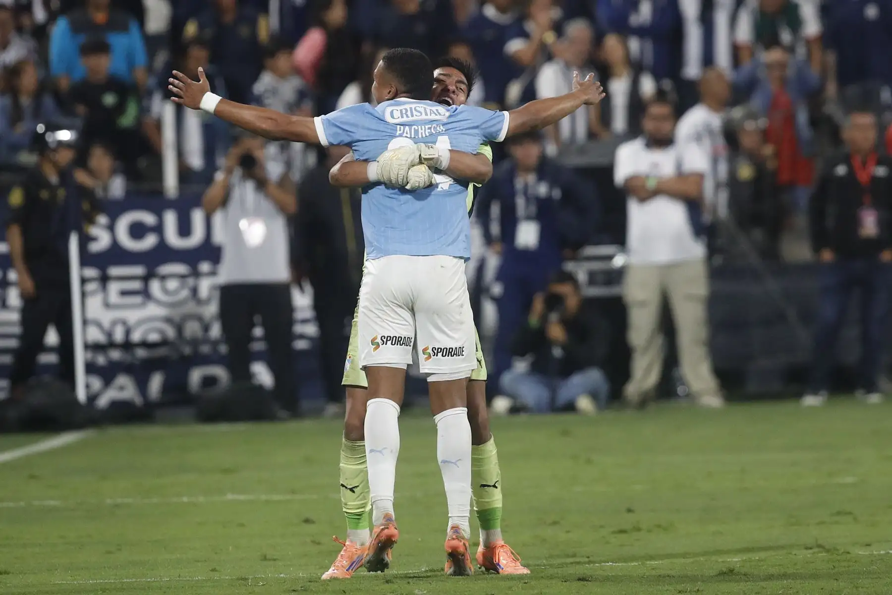 Alianza Lima juega ante Sporting Cristal en partido de vuelta de los playoffs de la Liga1 en el estadio Alejandro Villanueva de La Victoria.


Foto: ANDINA/ Eddy Ramos