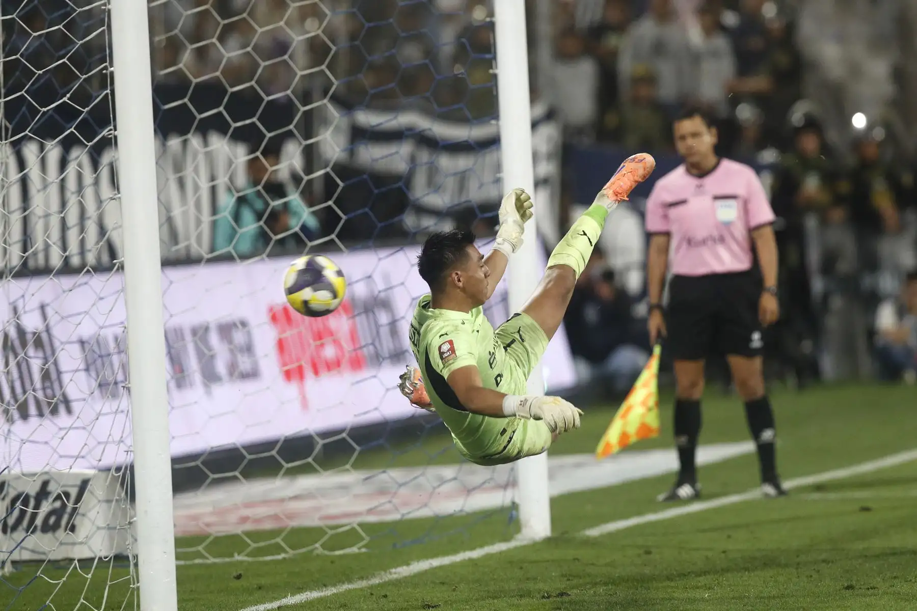 Alianza Lima juega ante Sporting Cristal en partido de vuelta de los playoffs de la Liga1 en el estadio Alejandro Villanueva de La Victoria.


Foto: ANDINA/ Eddy Ramos
