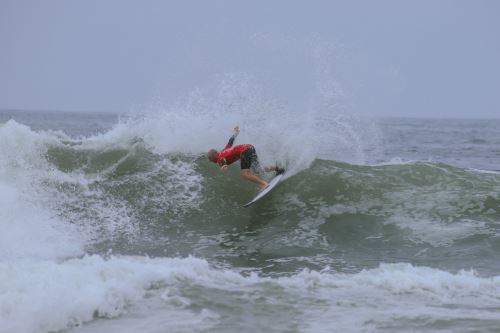 El peruano Pol Hughet logró la ola mejor puntuada  (8.83) de la primera jornada del Mundial Junior de Surf