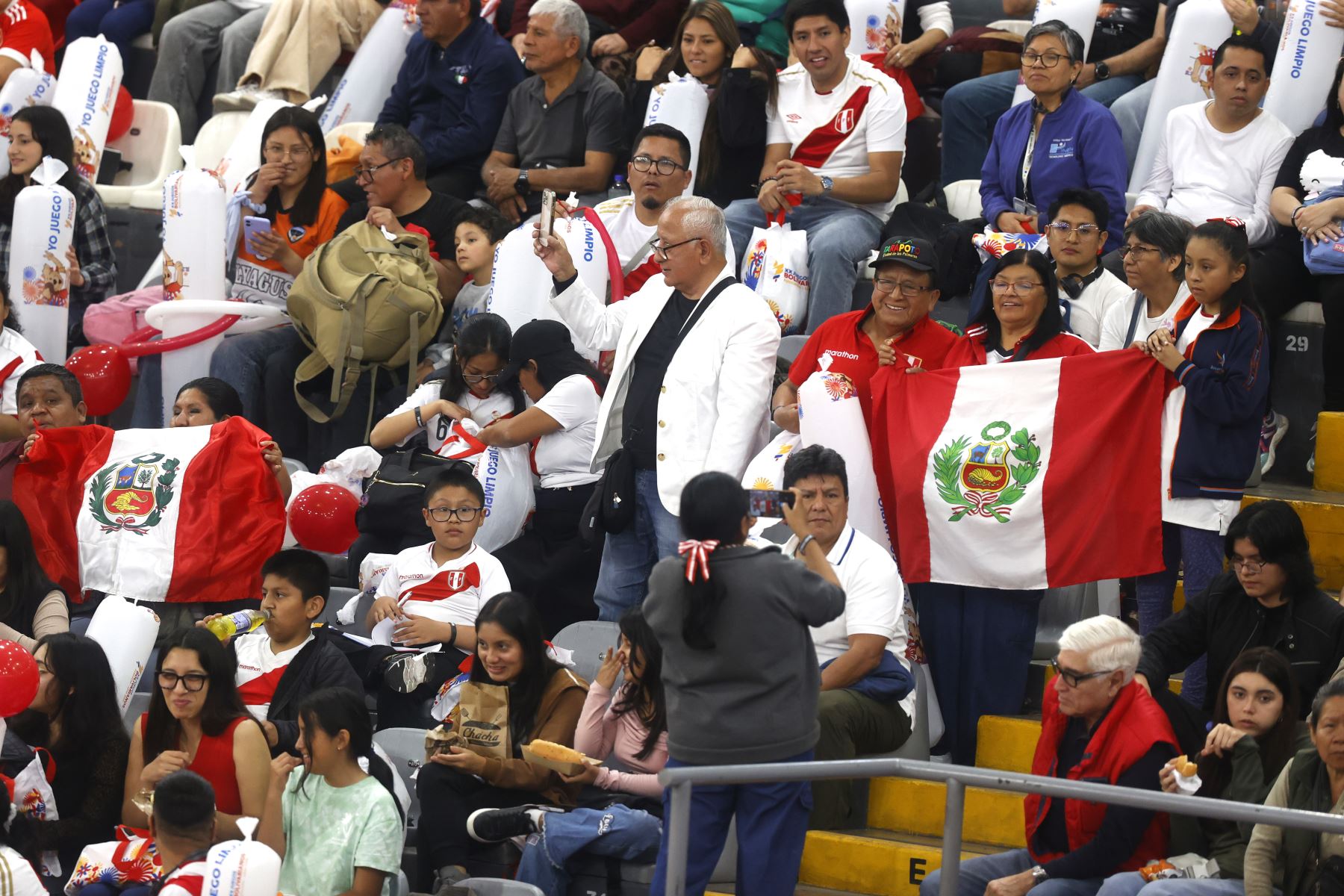 La selección peruana Sub-19 disputa la final del voleibol de los Juegos Bolivarianos Ayacucho-Lima 2025 frente a Venezuela, en el Coliseo Eduardo Dibós. Foto: ANDINA/ Vidal Tarqui