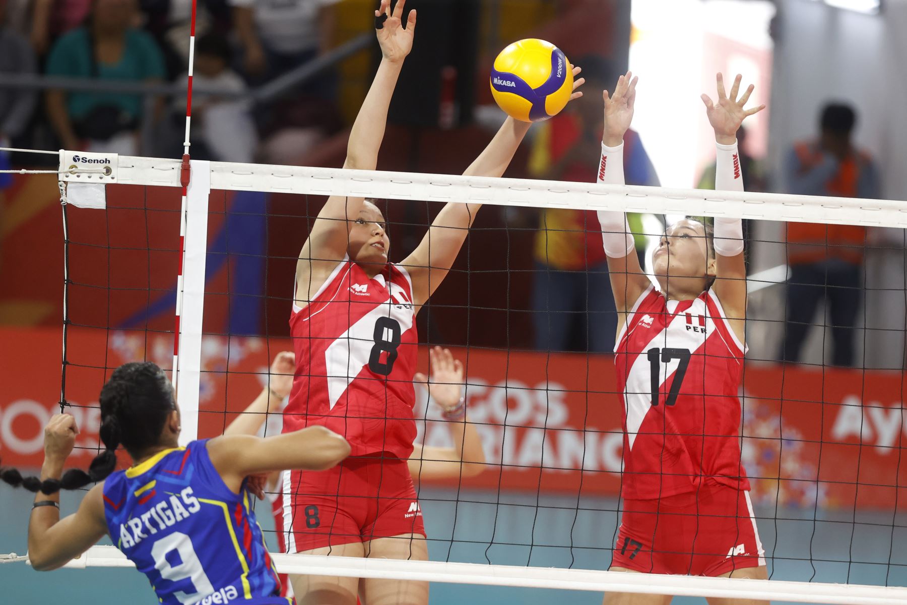 La selección peruana Sub-19 disputa la final del voleibol de los Juegos Bolivarianos Ayacucho-Lima 2025 frente a Venezuela, en el Coliseo Eduardo Dibós. Foto: ANDINA/ Vidal Tarqui