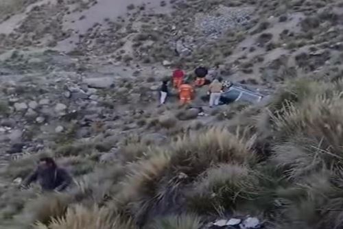 Accidente habría sido causado por el pavimento húmedo y la excesiva velocidad.otografías.  Fotos: Cortesía Transportistas