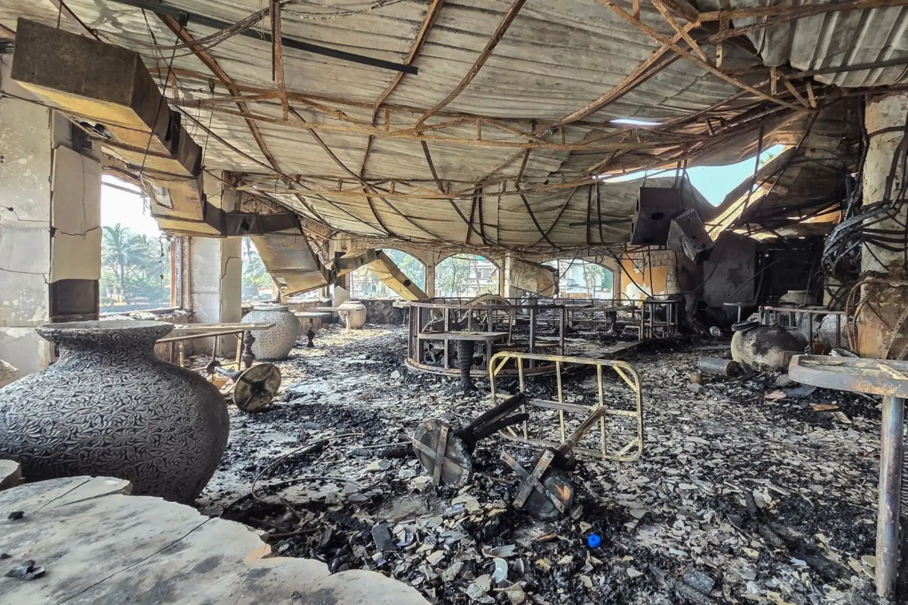 Un incendio que arrasó una discoteca india en la popular región turística de Goa mató a 25 personas, según declaró el ministro jefe del estado.
Foto: AFP