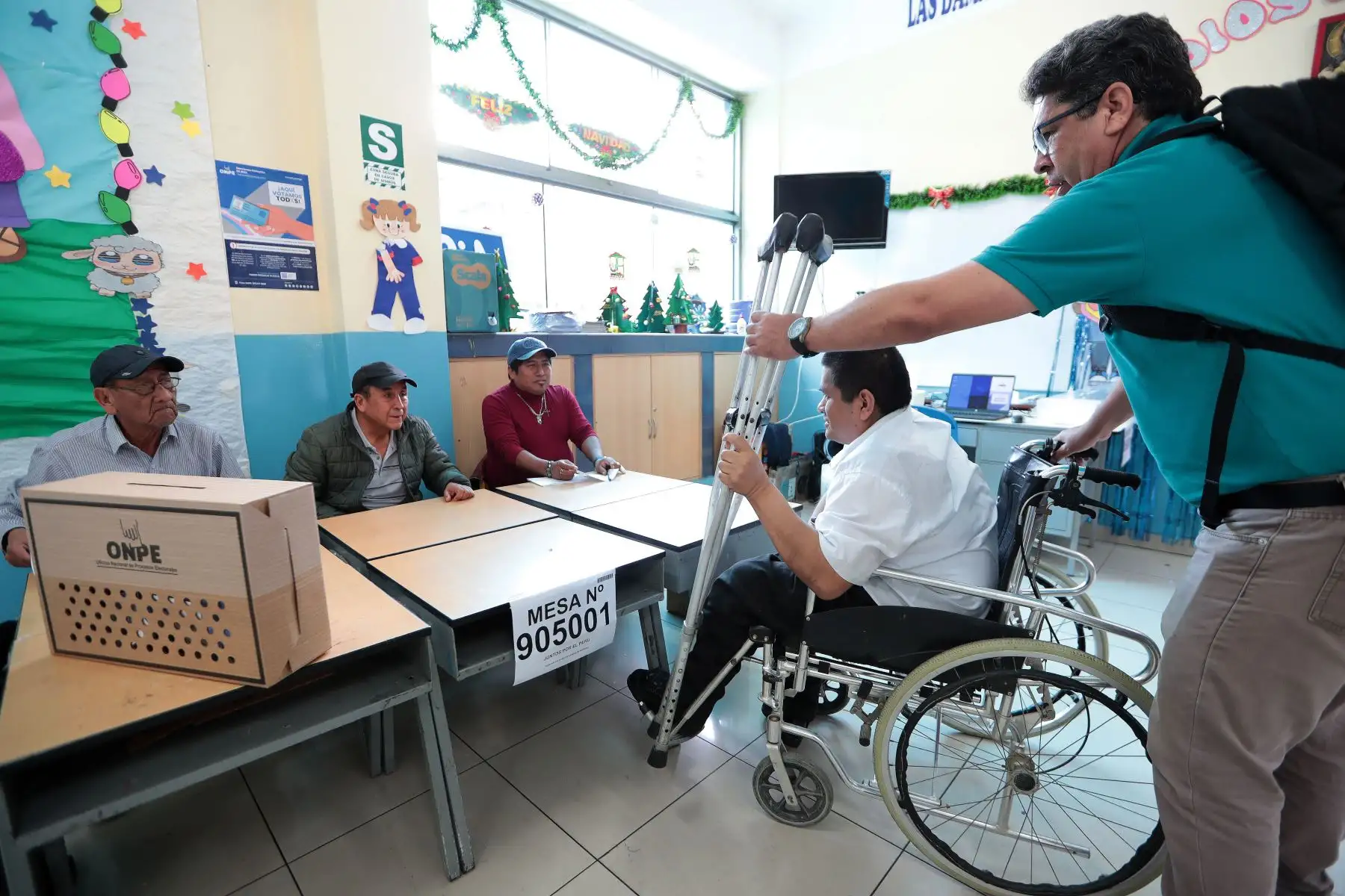 La ley de Organizaciones Políticas  (LOP) exige que las organizaciones políticas obtengan el 10% de votos válidos de los delegados electos para continuar con su participación en el proceso electoral.
Foto: ANDINA/Verónica Calderón Zúñiga
